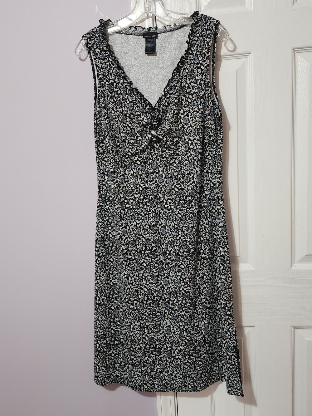Max & Cleo Black and White Floral V-Neck Sleeveless Dress